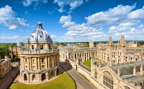 Oxford Hop-On-Hop-Off-Bus Open-Top-Sightseeing-Bus in Oxford