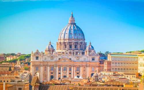 Rom Hop-On-Hop-Off-Bustour Open-Top-Sightseeing-Bus am Kolosseum in Rom